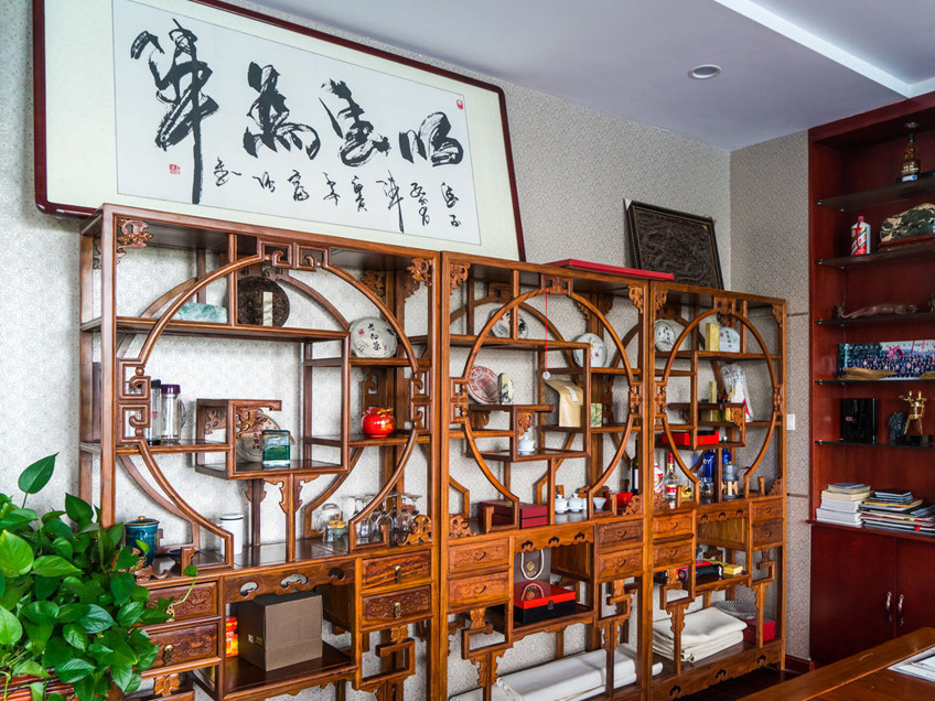 中式风办公室装修效果图.jpg